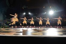 「金八DANCE MUSIC ～MステSPヴァージョン～」を披露するエビ中。