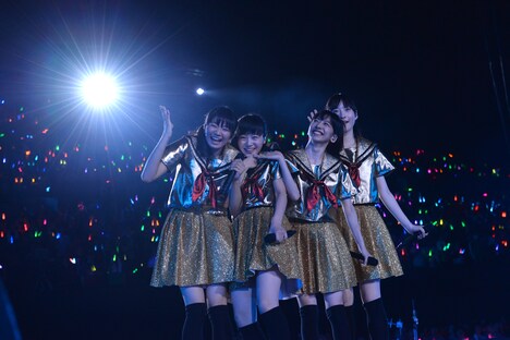 左から星名美怜、中山莉子、真山りか、松野莉奈。