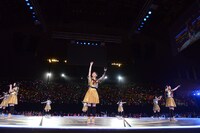 観客と一緒にアカペラで合唱するエビ中。