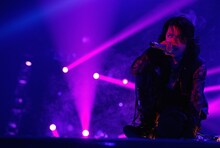 HYDE（Vo, G）（撮影：今元秀明、岡田貴之）