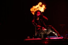 HYDE（Vo, G）（撮影：今元秀明、岡田貴之）