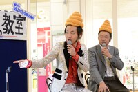 左から上杉周大（THE TON-UP MOTORS）、町村農場・町村均代表取締役。