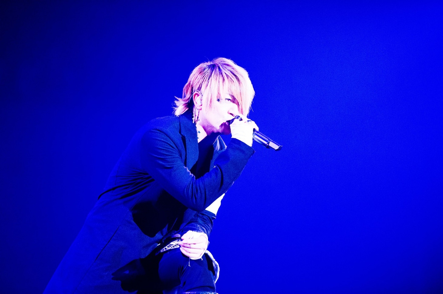 GLAY「GLAY ARENA TOUR 2014-2015 Miracle Music Hunt」神奈川・横浜アリーナ公演の様子。