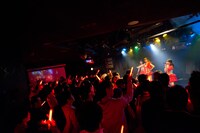 四島早紀生誕祭ライブの様子。