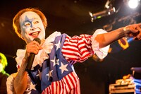 ニューロティカのドキュメンタリー映画「あっちゃん」キービジュアル。(c)あっちゃん製作委員会