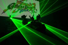 「SAMURIDER」を披露するシクラメン。