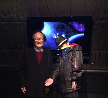 左から冨田勲、宇川直宏。