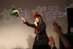 上坂すみれ 天国 で 選民 脅し 地獄 でブラジル国旗をはためかす 音楽ナタリー