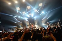 「LUNA SEA 25th ANNIVERSARY LIVE TOUR THE LUNATIC -A Liberated Will-」神奈川県民ホール公演の様子。