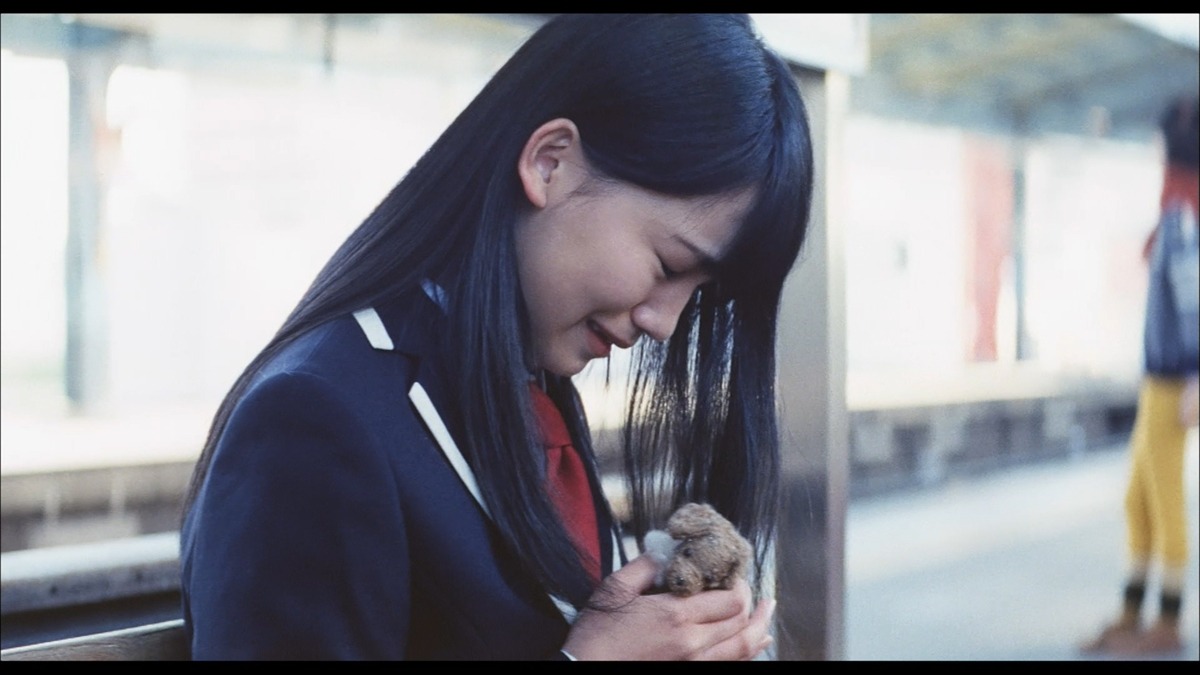 AKB48「Green Flash」ビデオクリップより小嶋真子の涙シーン。