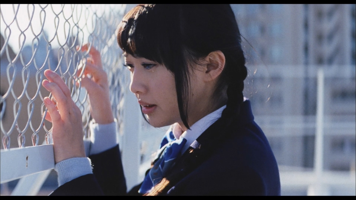 AKB48「Green Flash」ビデオクリップより木崎ゆりあの涙シーン。