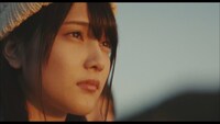 AKB48「Green Flash」ビデオクリップより入山杏奈の夕景シーン。