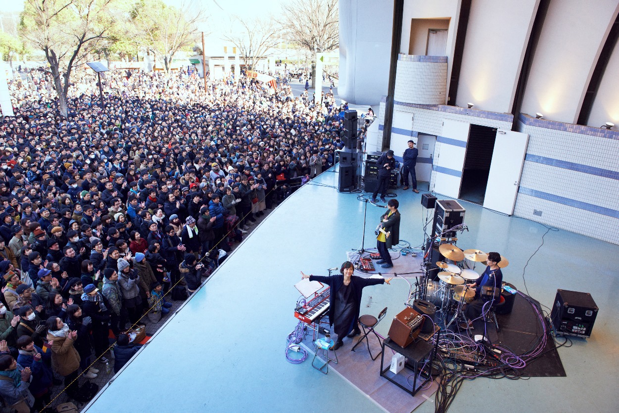 「クラムボン 祝！結成20周年スペシャルフリーライブ at 代々木公園」の様子。（Photo by yoshiharu ota）