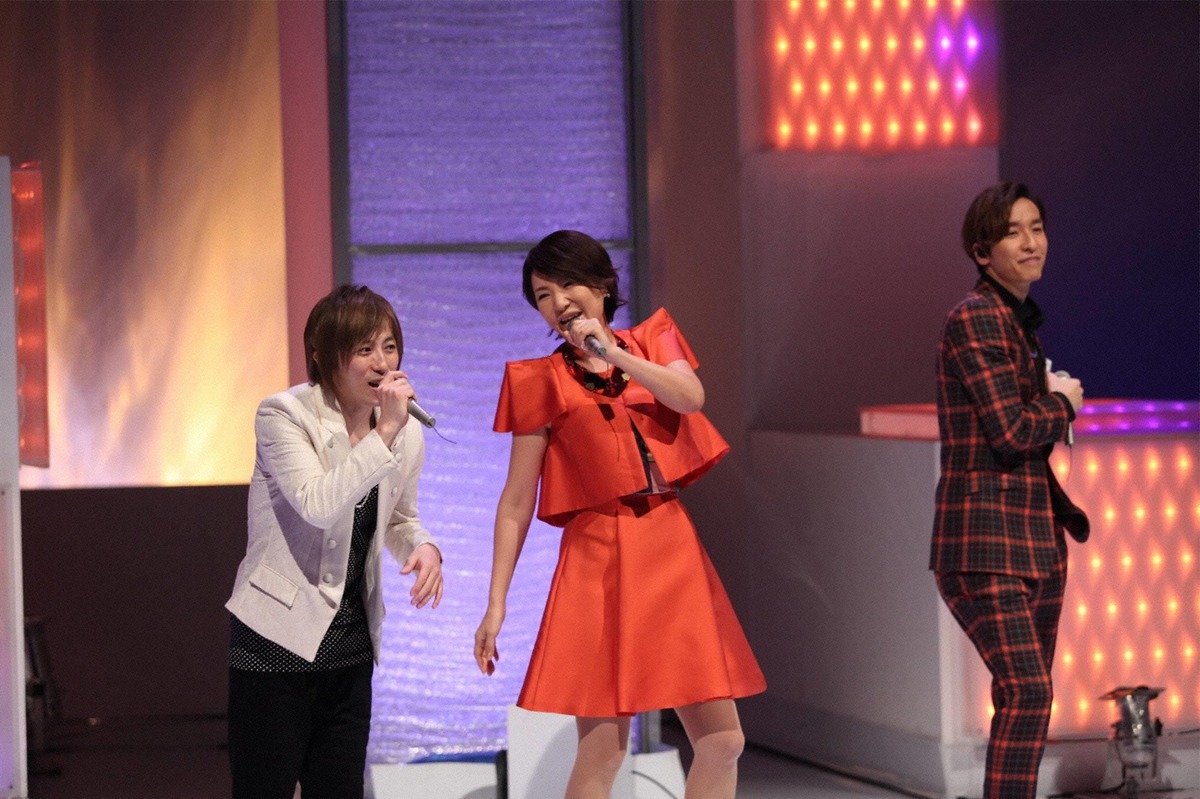 「幸せをつかみたい」を歌う広瀬香美とw-inds.。 (c)フジテレビ