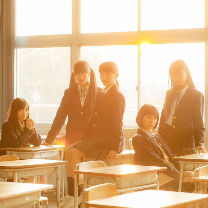 ももいろクローバーZ「青春賦」通常盤ジャケット（撮影：新津保建秀）