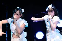 左から神宮沙紀、飯田桜子。