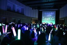 超特急「帰ってきた“スペシャルフィルムコンサート2015”～全人類へ届けたい！ここから生中継～」の様子。