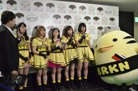 バリキュン!!のインタビューの様子。