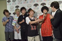 LIFriendsのインタビューの様子。