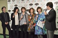 HAPPYのインタビューの様子。