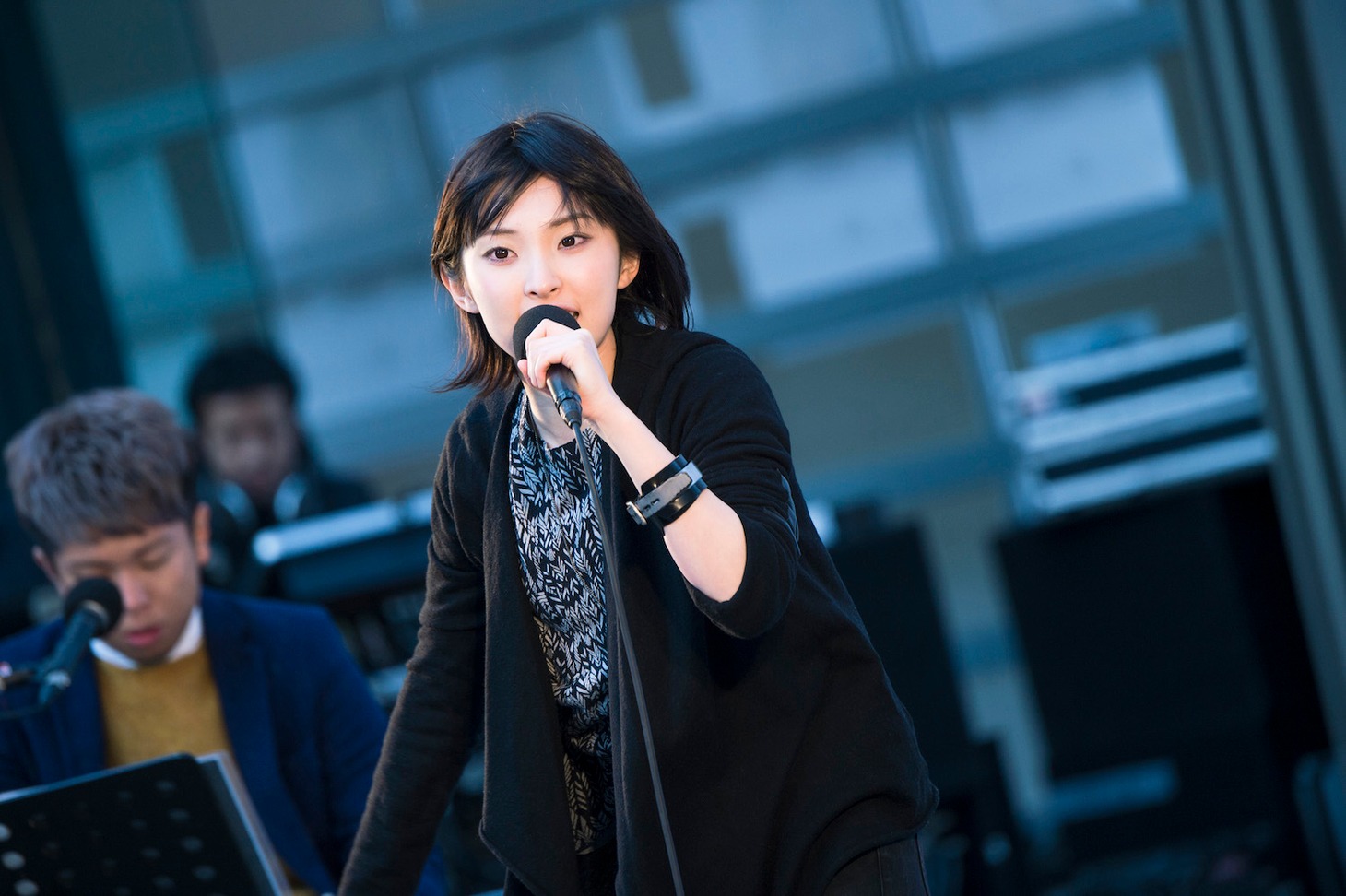 家入レオ「LEO IEIRI 3rd Anniversary Special Live」の様子。