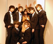 「風男塾ミュージアム～NO チェンメン、NO LIFE.～」より、風男塾とファン。