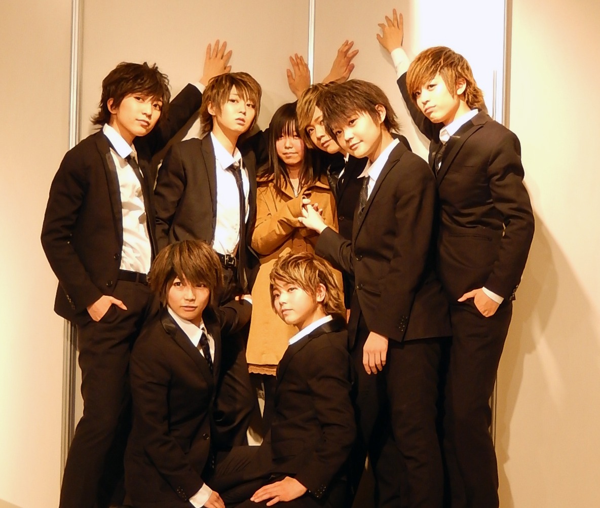 「風男塾ミュージアム～NO チェンメン、NO LIFE.～」より、風男塾とファン。