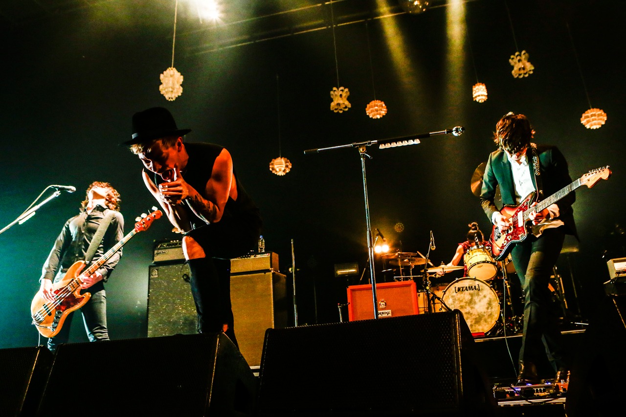 「Welcome![Alexandros]LIVE」なんばHatch公演での[Alexandros]とMasato（coldrain）によるセッションの様子。（Photo by KAZUKI WATANABE）