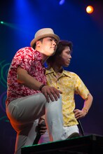 逗子三兄弟の東京・よみうりホール公演の様子。（Photo by Yoshifumi Shimizu）