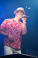 逗子三兄弟の東京・よみうりホール公演の様子。（Photo by Yoshifumi Shimizu）