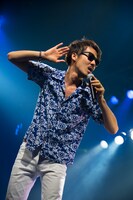 逗子三兄弟の東京・よみうりホール公演の様子。（Photo by Yoshifumi Shimizu）