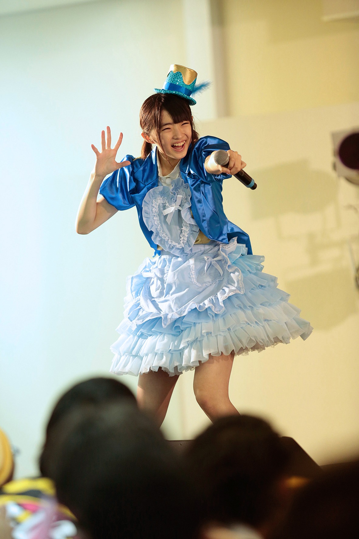 春名真依