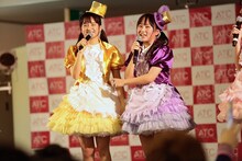 左から清井咲希と堀くるみ。