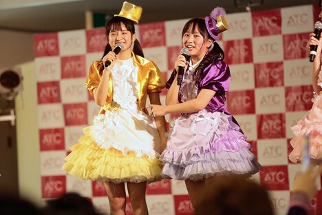 左から清井咲希と堀くるみ。