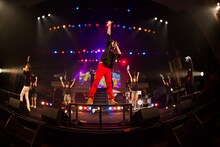 逗子三兄弟の東京・よみうりホール公演の様子。（Photo by Yoshifumi Shimizu）