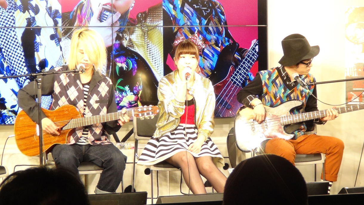 LUI FRONTiC 赤羽JAPANによるニコニコ生放送公開イベントの様子。