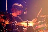 ソゴウタイスケ（Dr）（Photo by Viola Kam［V'z Twinkle Photography］）