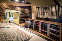 Red Bull Studios Tokyoのコントロールルーム。