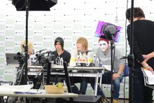 「月刊ゴールデンボンバー」配信中の様子。