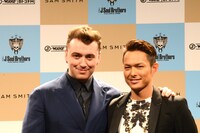 左からサム・スミス、今市隆二（三代目 J Soul Brothers）。