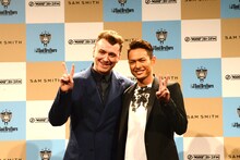 左からサム・スミス、今市隆二（三代目 J Soul Brothers）。