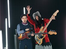 左からハマ・オカモト、KenKen。