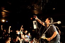 THE FOREVER YOUNG「FOREVER YOUTH TOUR 2014～2015 FINAL -ONEMAN SHOW-」 の様子。（Photo by Chikako Asai）