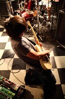 ヒラヤマリョウタ（G）（Photo by Chikako Asai）