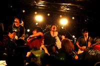 THE FOREVER YOUNG「FOREVER YOUTH TOUR 2014～2015 FINAL -ONEMAN SHOW-」 の様子。（撮影：半田“H.and.A”安政［Showcase］）