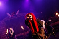 般若面のダンサー。