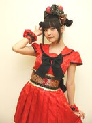 バックステージでの上坂すみれ。