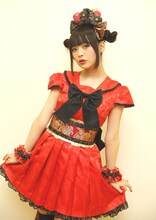 バックステージでの上坂すみれ。