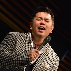 中西圭三がTFM番組でヒット曲連発ライブ、ZOOやブラビの名曲も