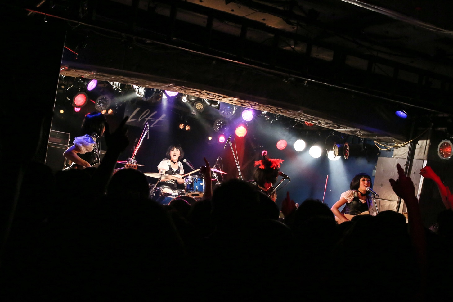 キノコホテルの新宿LOFT公演の様子。（撮影：にしゆきみ）